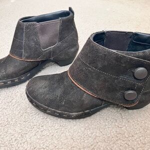 Women’s size 8 Merrell booties